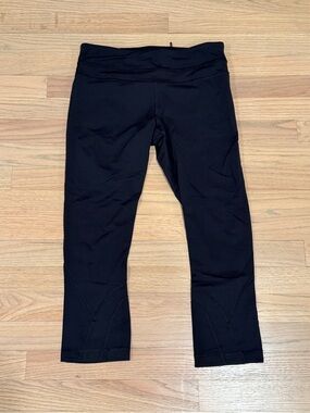 lululemon athletica Black Capri Leggings, Size 6
